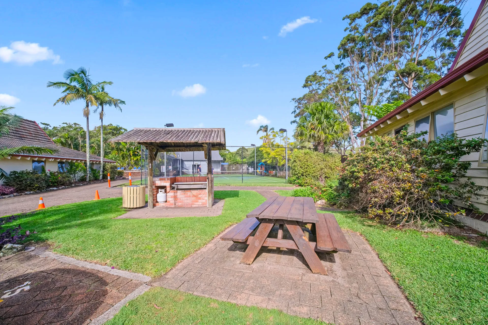 Shores Beach & Lakeside Villas BBQ area
