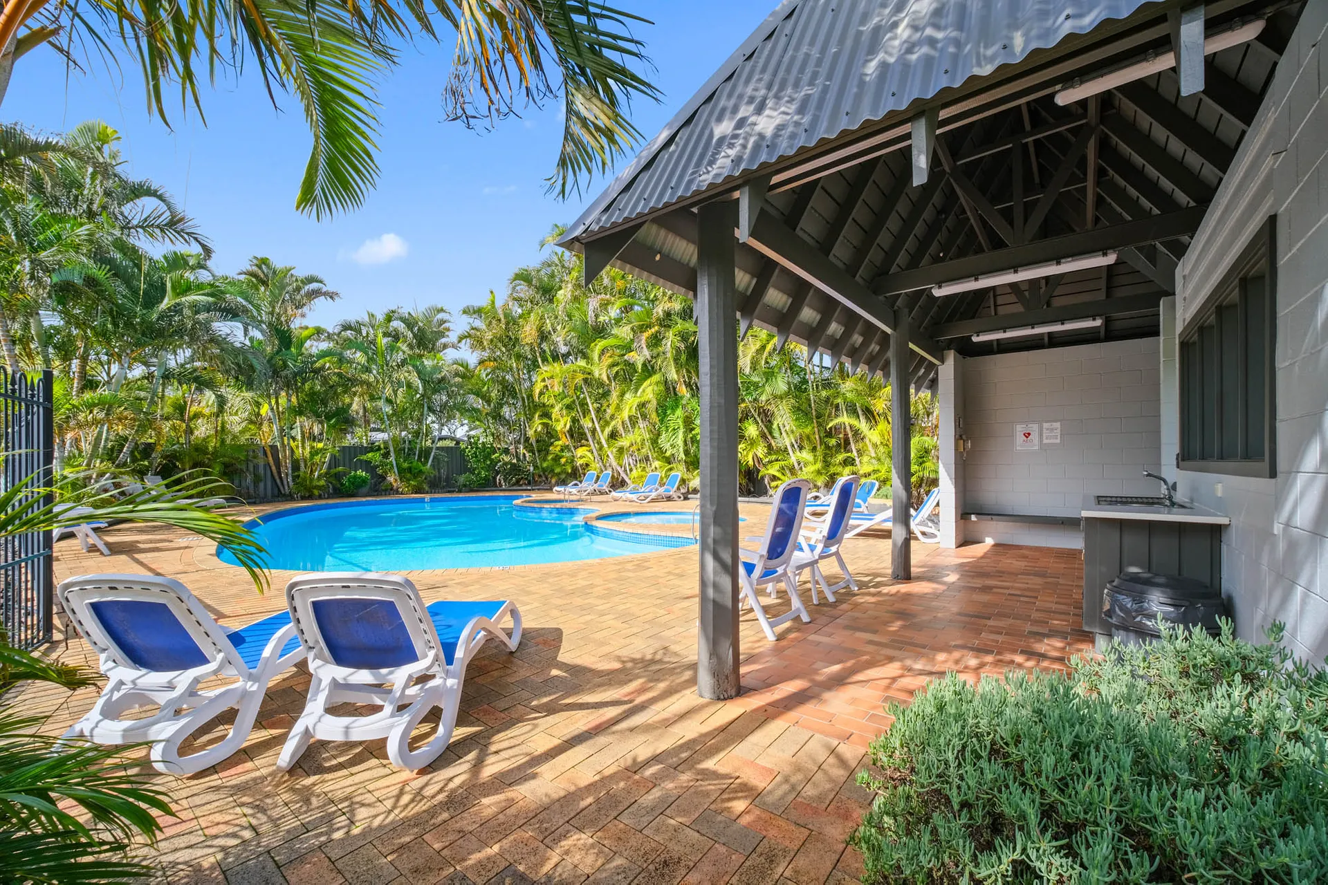 Shores Beach & Lakeside Villas swimming pool