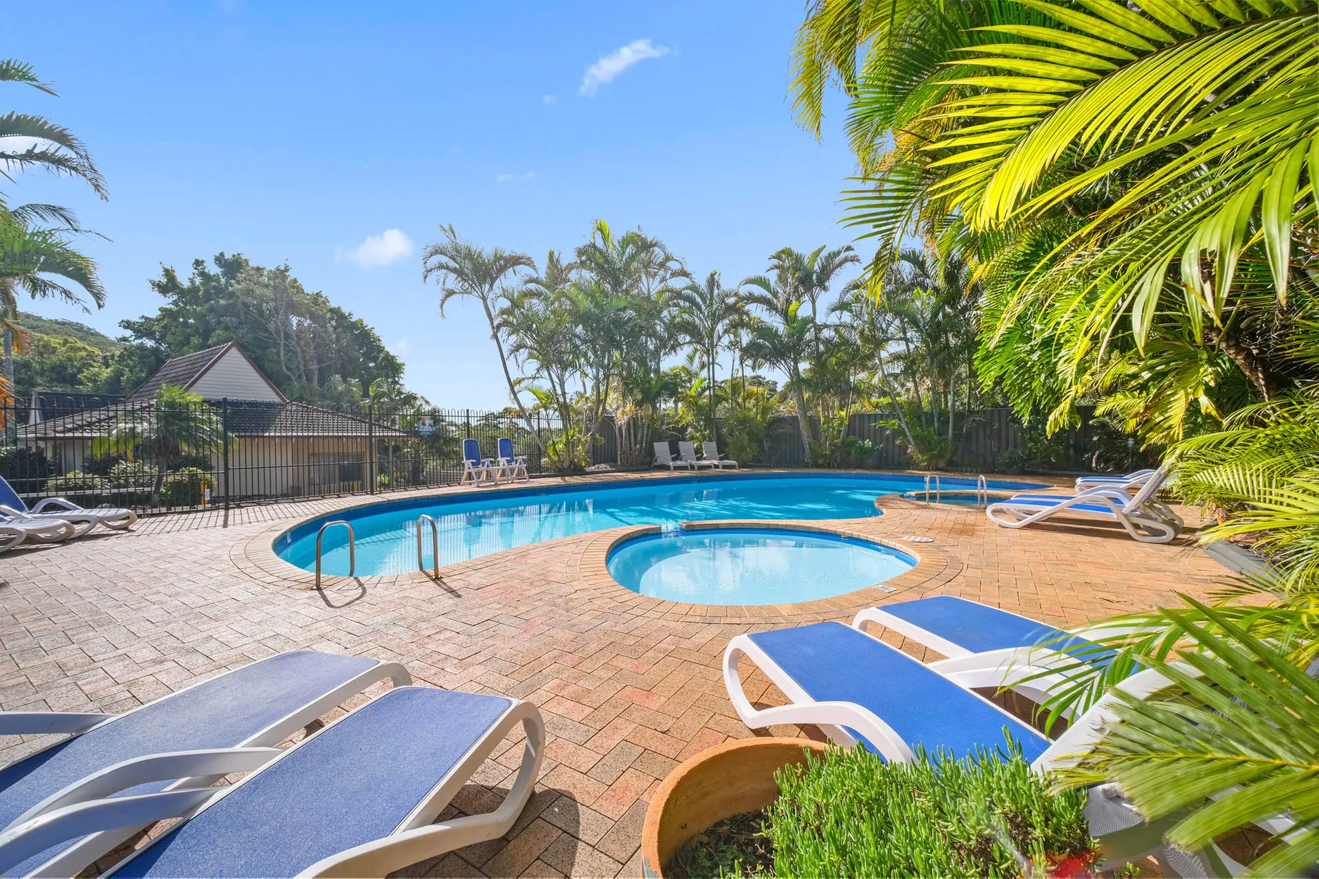 Shores Beach & Lakeside Villas swimming pool