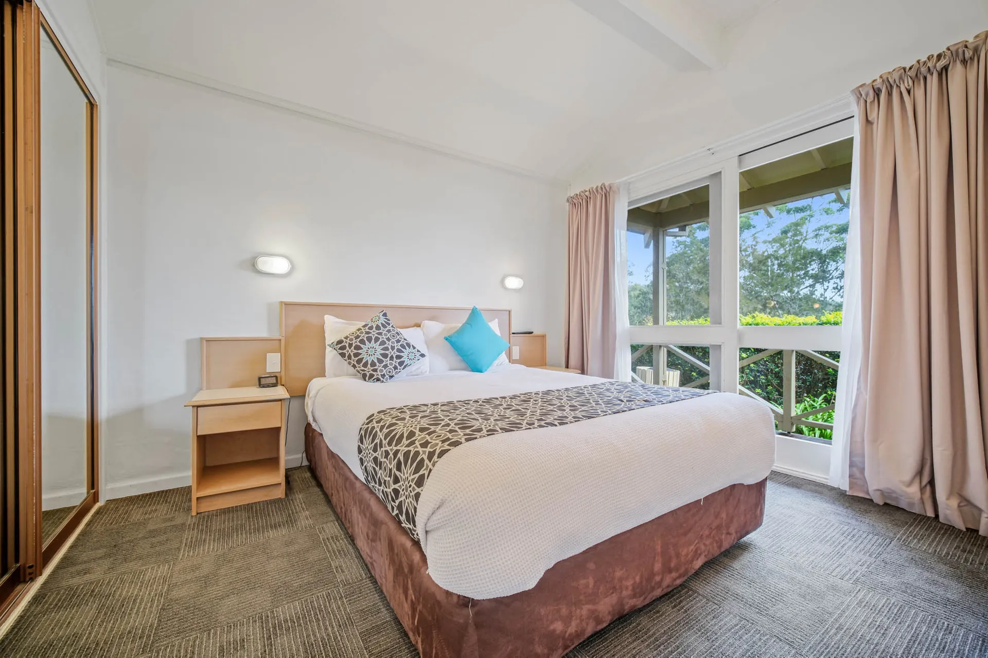 Shores Beach & Lakeside Villas